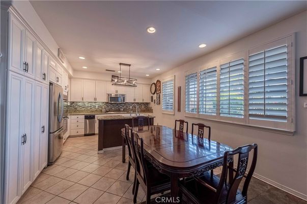 Dining room, Interior, Kitchen, Pendant Lights, Recessed Lighting, Stainless Steel Appliances