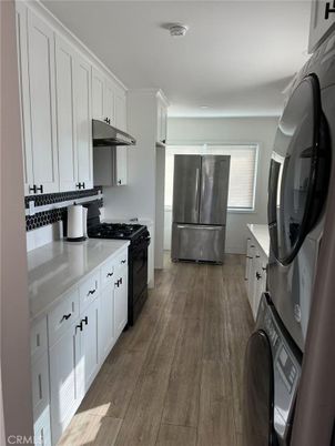 Interior, Kitchen, Washer, Wood Texture Flooring