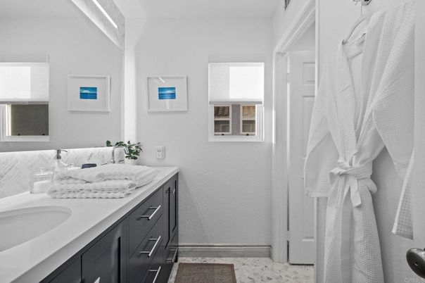 Bathroom, Dual Sink Vanities, Interior