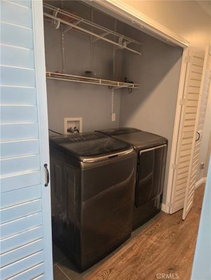 Interior, Washer, Wood Texture Flooring