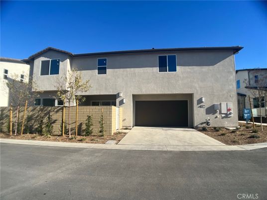Attached, Exterior, Facade, Modern