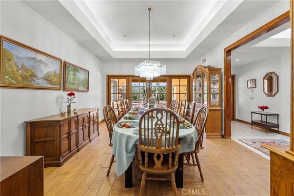 Chandelier, Dining room, Interior, Recessed Lighting, Wood Texture Flooring