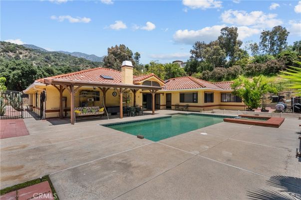 Exterior, Pool