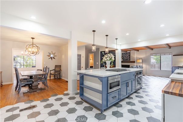 Chandelier, Dining room, Interior, Kitchen, Pendant Lights, Recessed Lighting, Wood Texture Flooring