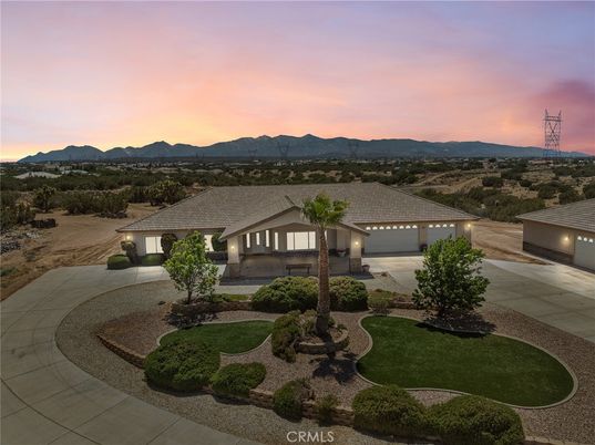 Attached, Exterior, Facade, Ranch