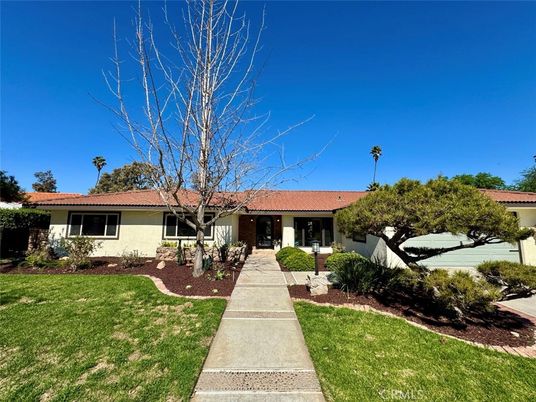 Exterior, Facade, Ranch