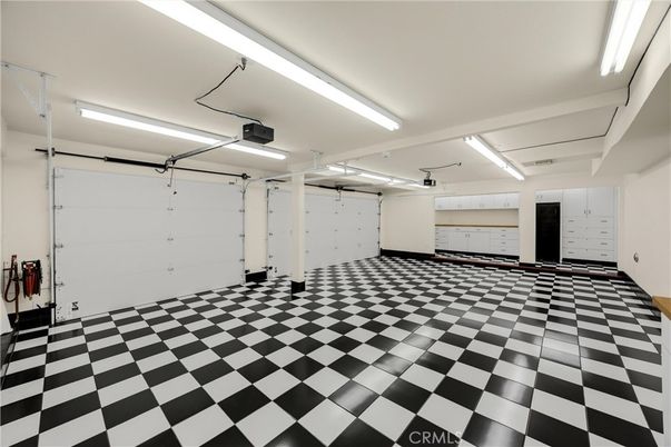Garage, Interior
