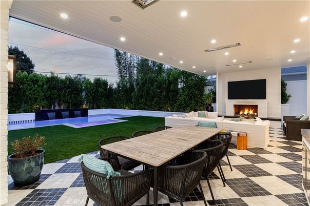 Exterior, Fireplace, Pool
