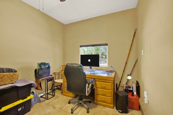 Home Office, Interior