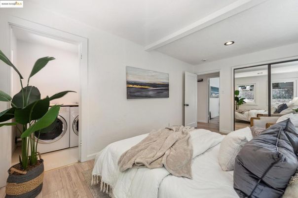 Bedroom, Interior, Recessed Lighting, Washer, Wood Texture Flooring