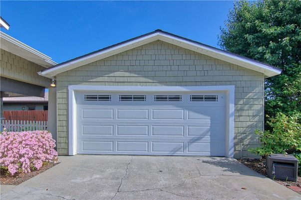 Detached Garage, Exterior