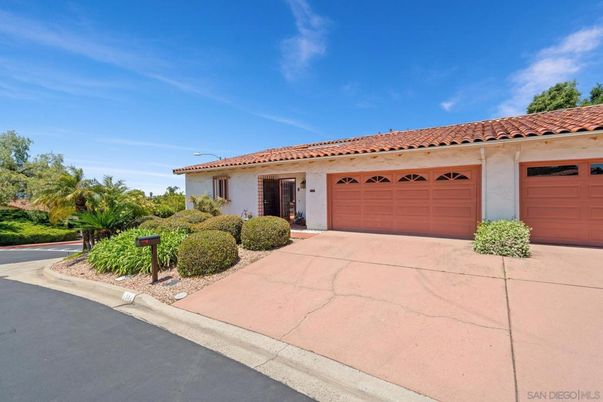 Attached, Exterior, Facade, Mediterranean