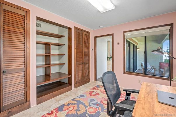 Home Office, Interior