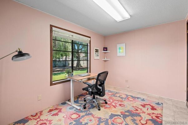 Home Office, Interior