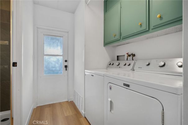 Interior, Washer, Wood Texture Flooring