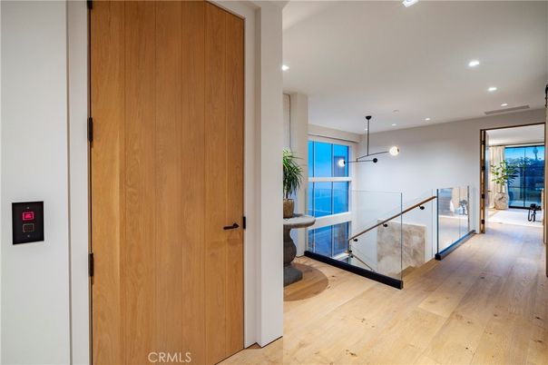 Interior, Pendant Lights, Recessed Lighting, Wood Texture Flooring