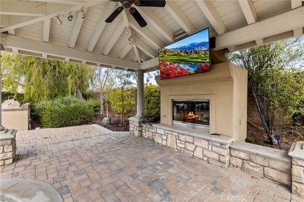 Exterior, Fireplace