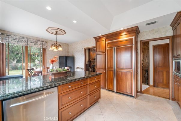 Dining room, Interior, Kitchen, Pendant Lights, Recessed Lighting, Stainless Steel Appliances