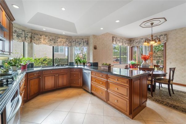 Dining room, Interior, Kitchen, Pendant Lights, Recessed Lighting, Stainless Steel Appliances