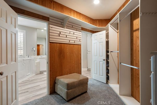 Interior, Recessed Lighting, Washer, Wood Texture Flooring