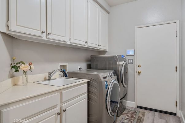 Interior, Washer, Wood Texture Flooring
