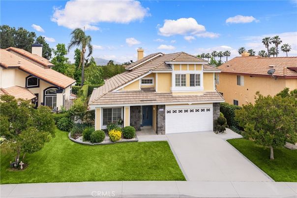 Attached, Exterior, Facade, Mediterranean