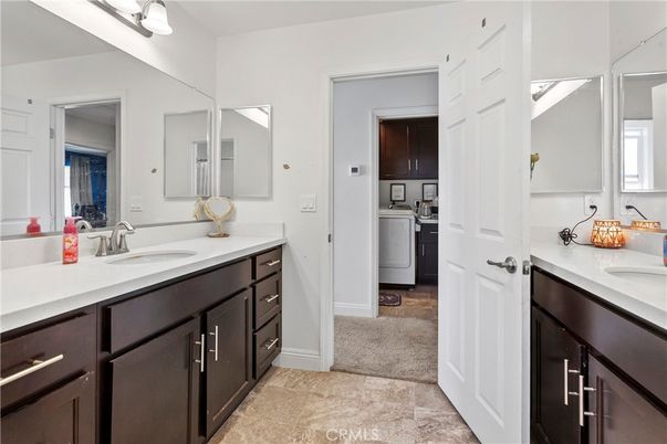 Bathroom, Dual Sink Vanities, Interior, Washer