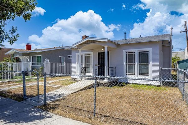Exterior, Facade, Ranch