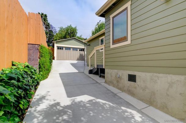 Detached Garage, Exterior