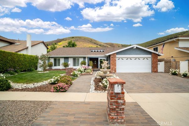 Attached, Exterior, Facade, Brick Facade, Ranch