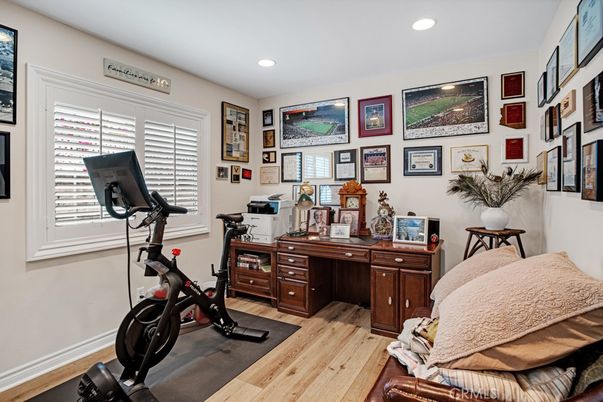 Fitness Equipment, Interior, Recessed Lighting, Wood Texture Flooring
