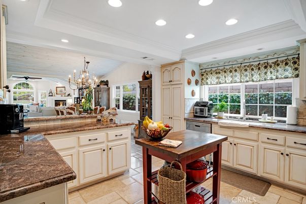 Chandelier, Dining room, Interior, Kitchen, Recessed Lighting, Stainless Steel Appliances