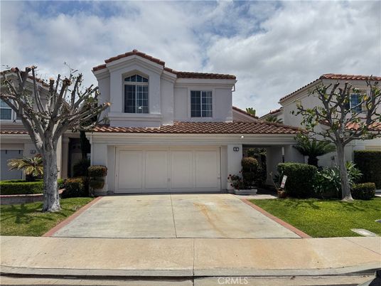Attached, Exterior, Facade, Mediterranean