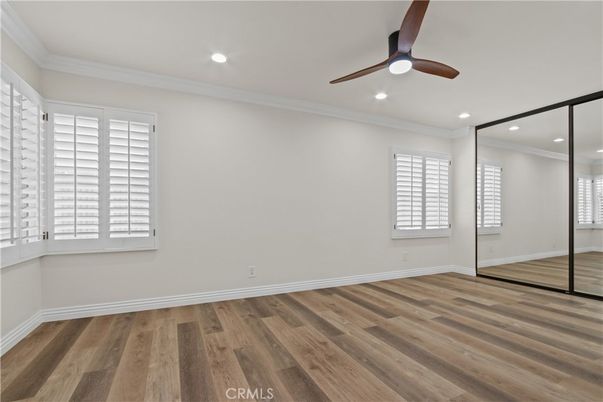 Empty room, Interior, Recessed Lighting, Wood Texture Flooring