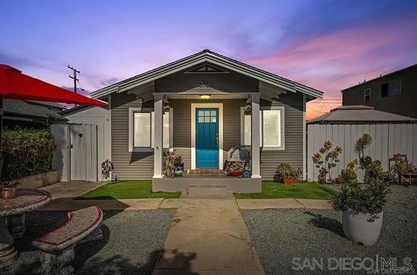Exterior, Facade, American Craftsman