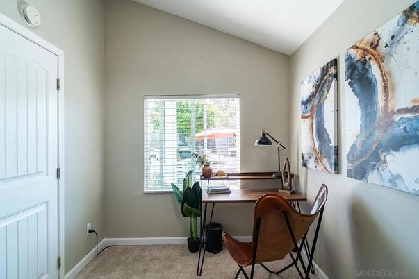 Home Office, Interior