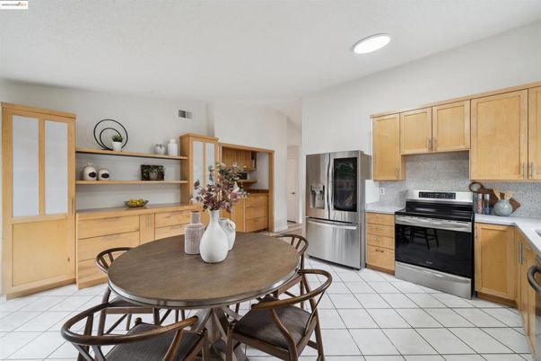 Dining room, Interior, Kitchen, Recessed Lighting, Stainless Steel Appliances
