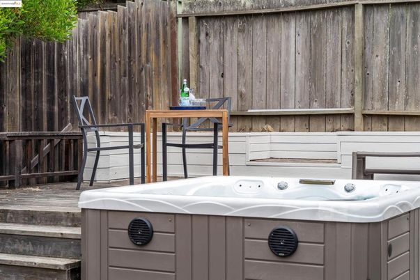 Exterior, Hot Tub