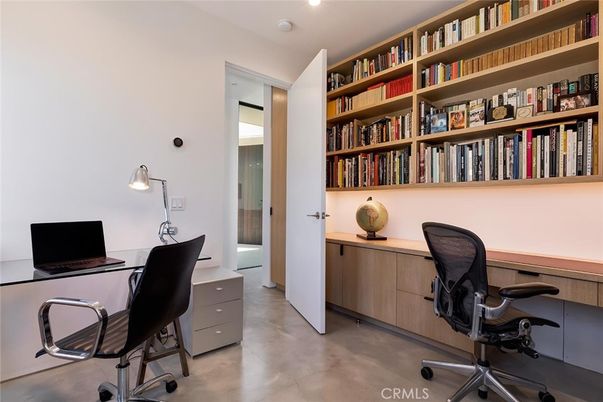 Home Office, Interior