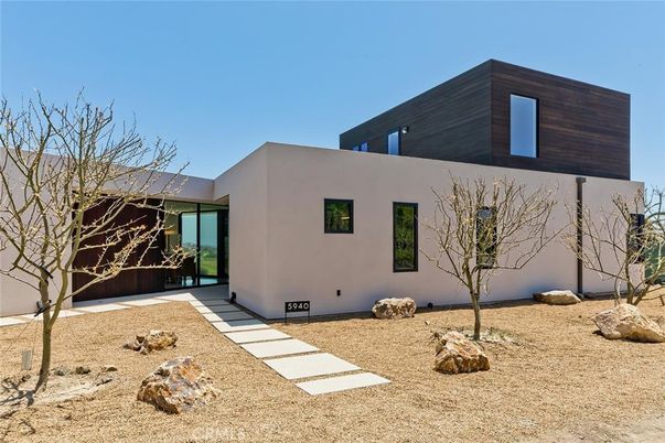 Backyard, Exterior, Facade, Modern