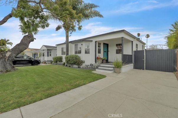 Backyard, Exterior, Facade, Ranch