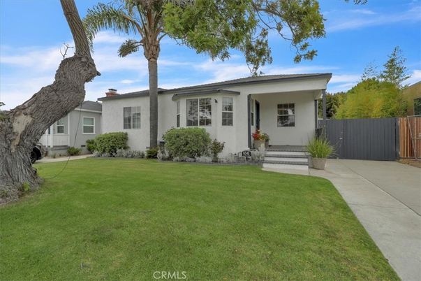 Backyard, Exterior, Facade, Ranch