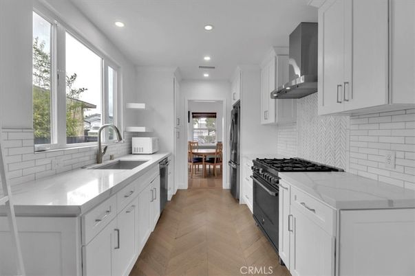 Dining room, Interior, Kitchen, Recessed Lighting, Stainless Steel Appliances, Wood Texture Flooring