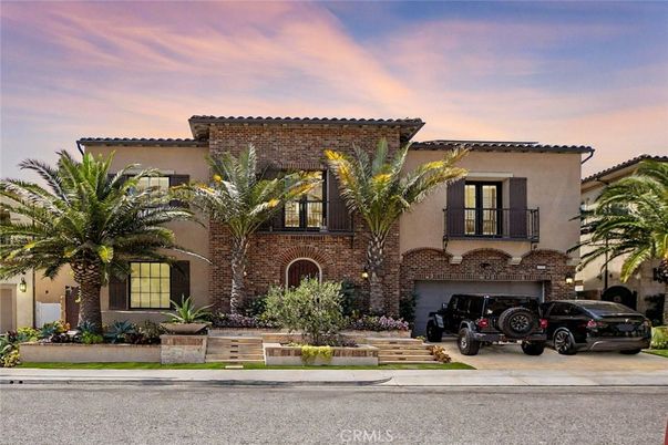 Exterior, Facade, Brick Facade, Mediterranean