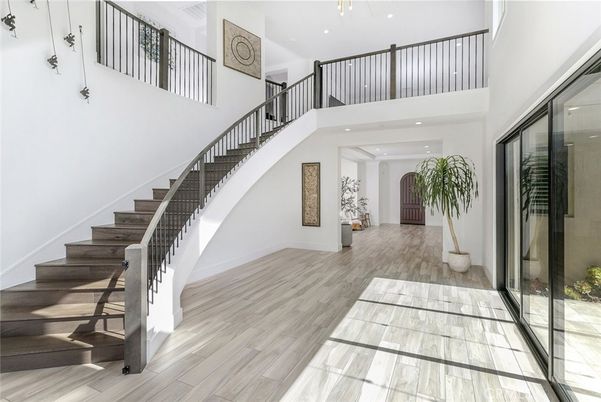 Interior, Recessed Lighting, Wood Texture Flooring