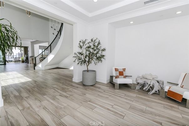 Interior, Recessed Lighting, Wood Texture Flooring