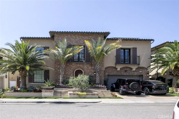 Exterior, Facade, Brick Facade, Mediterranean