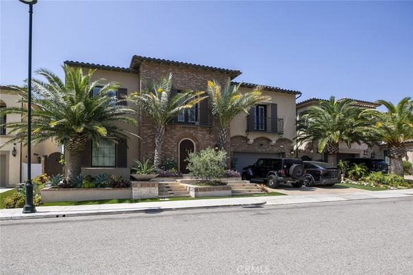 Exterior, Facade, Brick Facade, Mediterranean