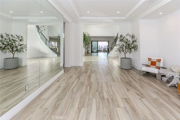 Interior, Recessed Lighting, Wood Texture Flooring