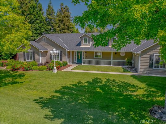 Backyard, Exterior, Facade, Ranch